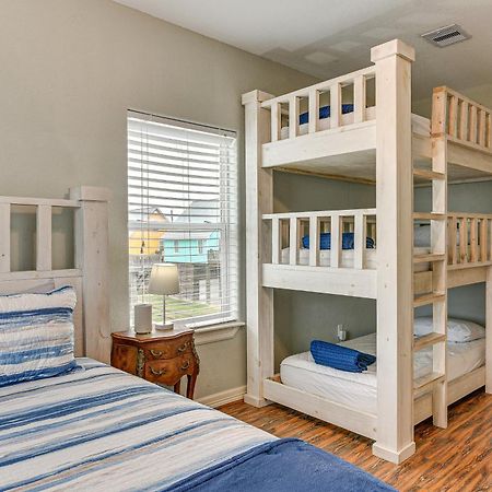 Large Group Gulf Retreat, Steps To Surfside Beach! Экстерьер фото