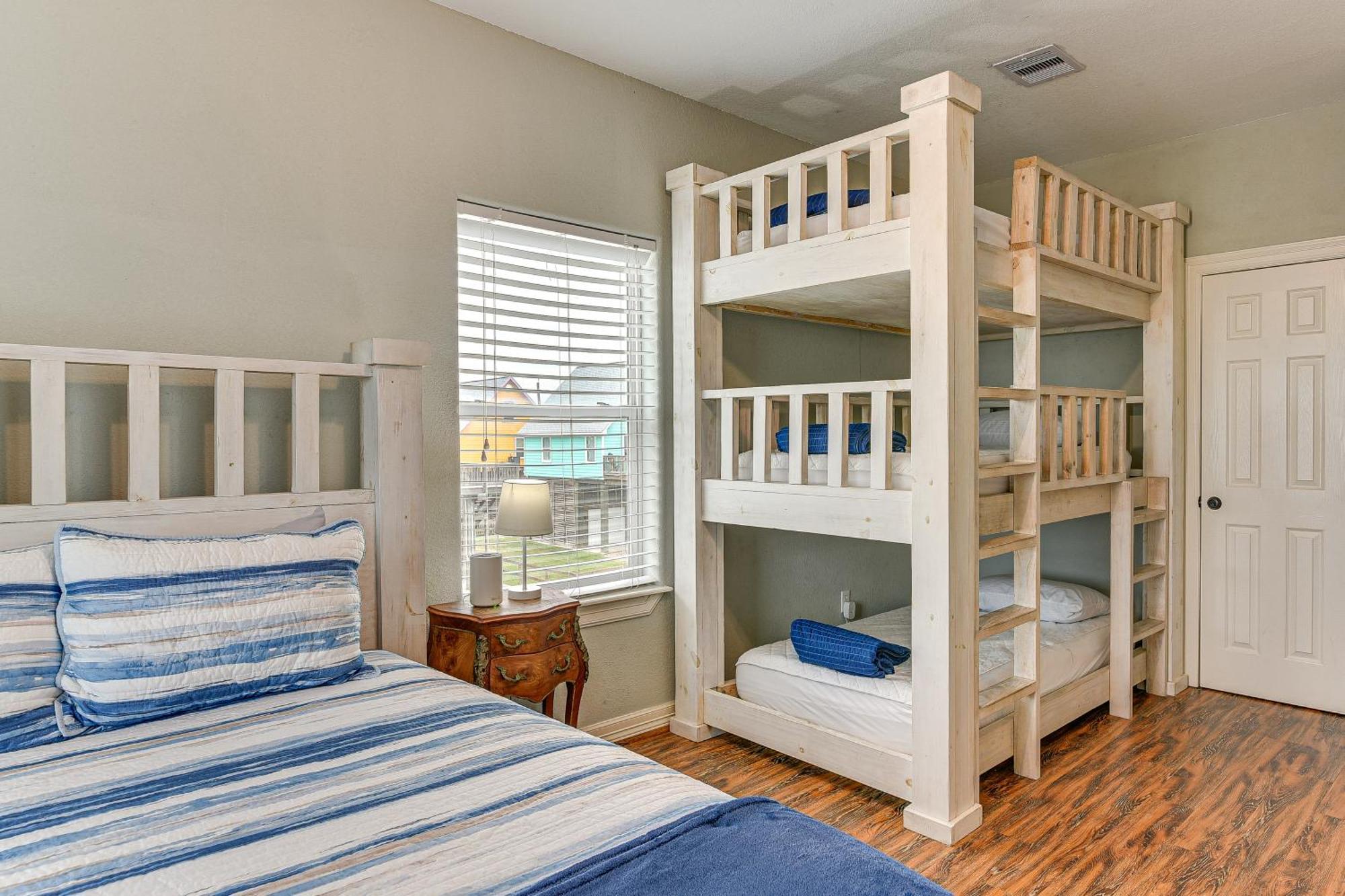 Large Group Gulf Retreat, Steps To Surfside Beach! Экстерьер фото