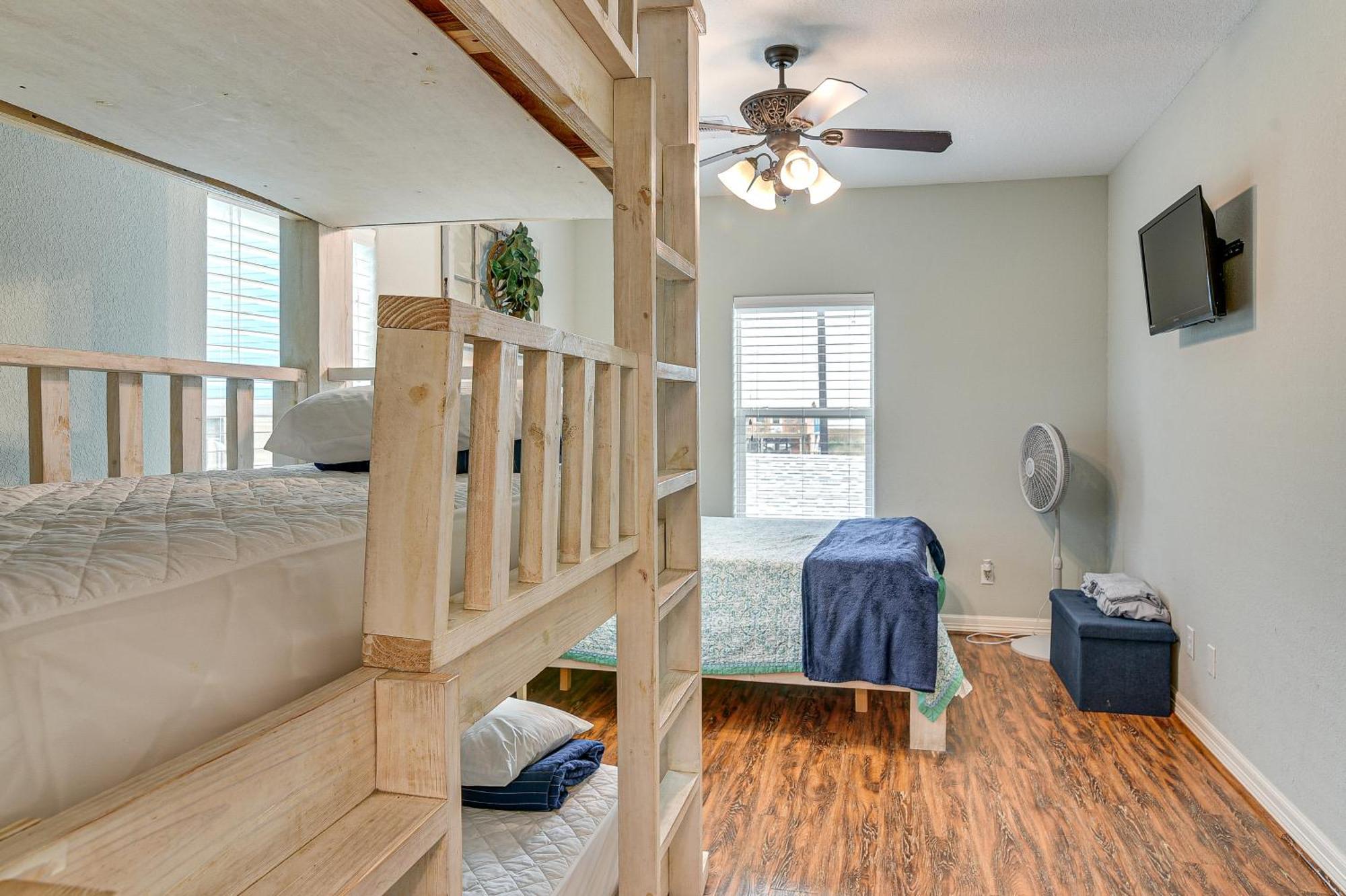 Large Group Gulf Retreat, Steps To Surfside Beach! Экстерьер фото