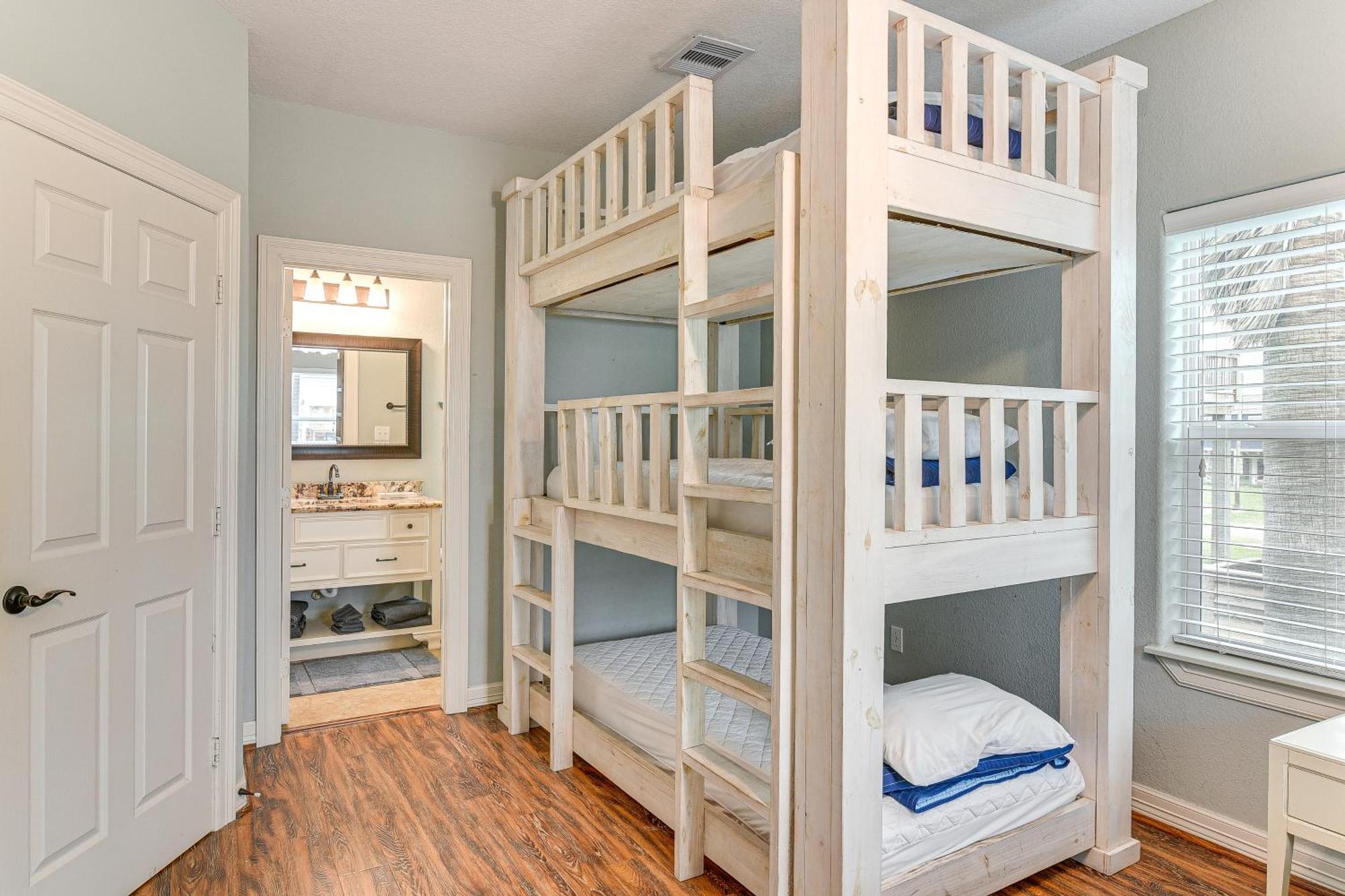 Large Group Gulf Retreat, Steps To Surfside Beach! Экстерьер фото