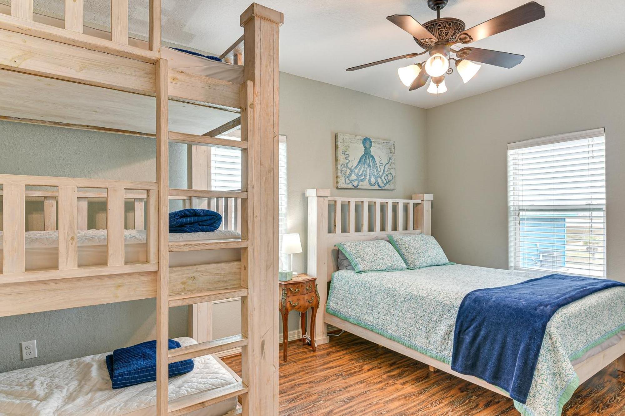 Large Group Gulf Retreat, Steps To Surfside Beach! Экстерьер фото