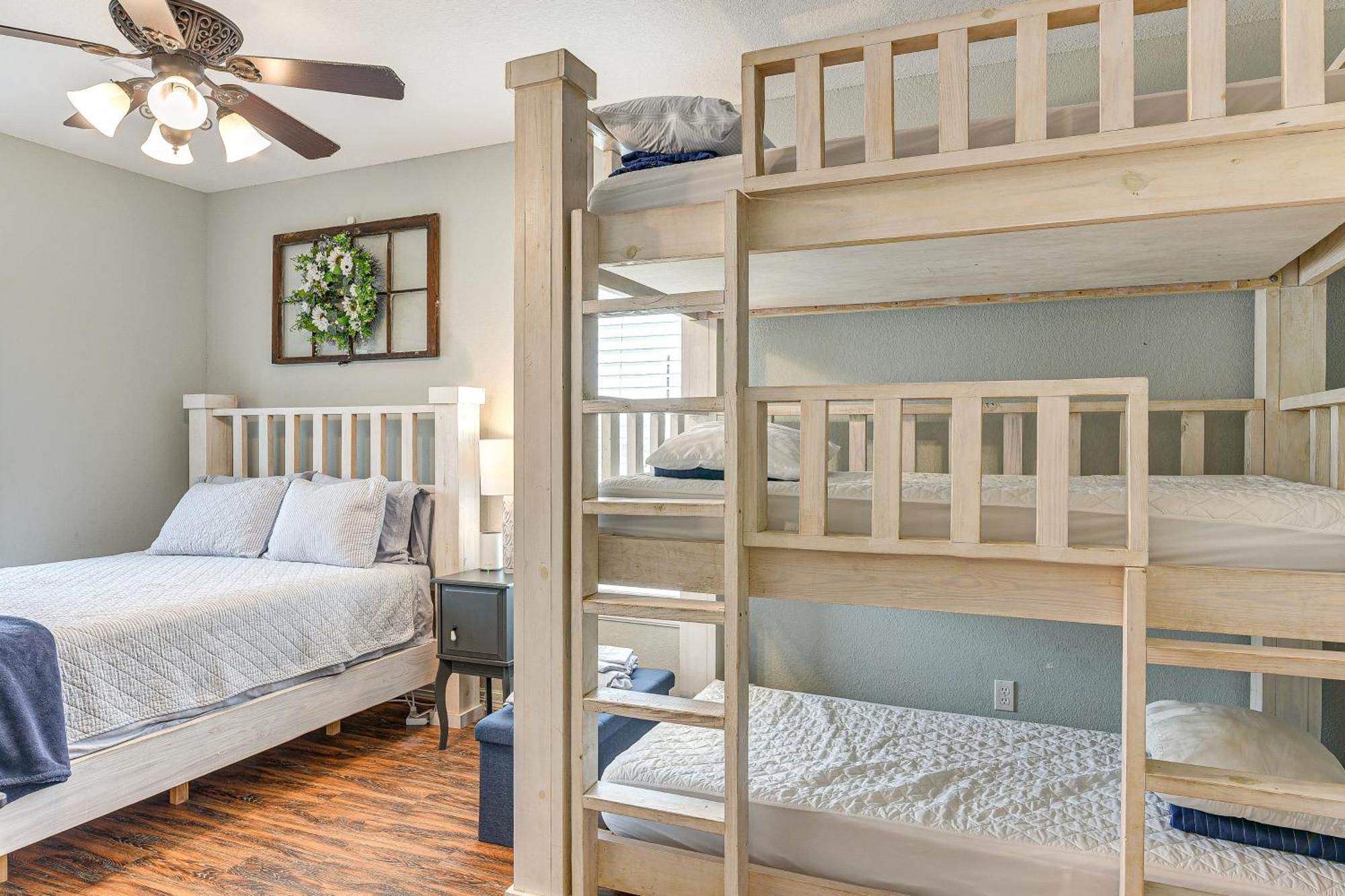 Large Group Gulf Retreat, Steps To Surfside Beach! Экстерьер фото