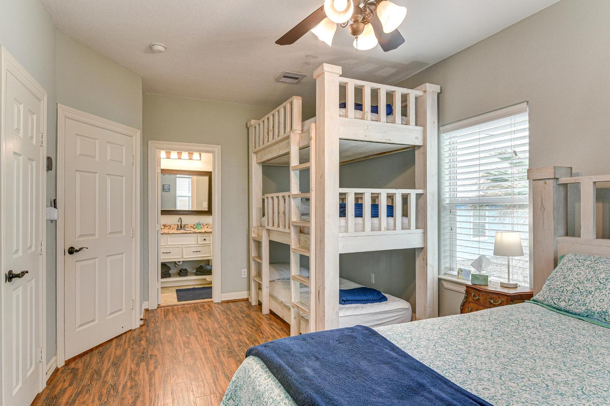 Large Group Gulf Retreat, Steps To Surfside Beach! Экстерьер фото